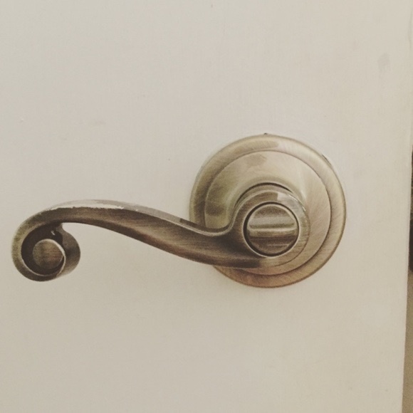 Meet your Posher, Anne - Picture 2 of 2